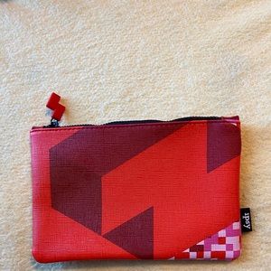 Ipsy pouch.